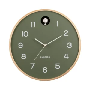 Wanduhr mit grünem Zifferblatt, beigem Holzrahmen, arabischen Zahlen, Karlsson