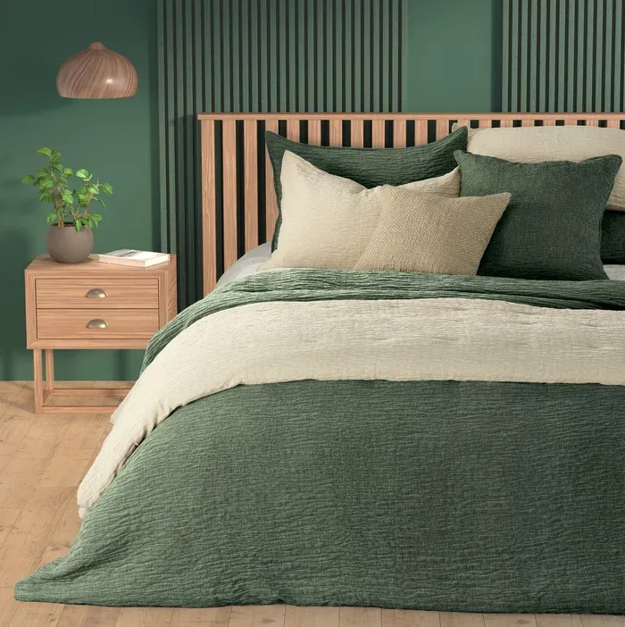 Barbara green textured quilt – 100% Polyester Velvet