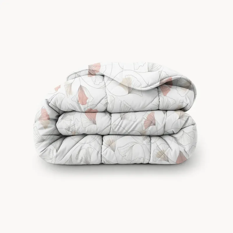 HappyBed Pink Stems dekbed met roze beige bladeren op witte katoenen stof, ademend en hypoallergeen voor alle seizoenen