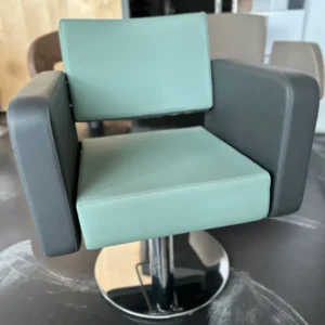 Ausstellungsstück 4 Friseurstuhl– Nur 1 Stück verfügbar
